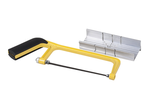 Suporte de serra pequeno com caixa de esquadria, ideal para cortes de 45° e 90° preciso.
