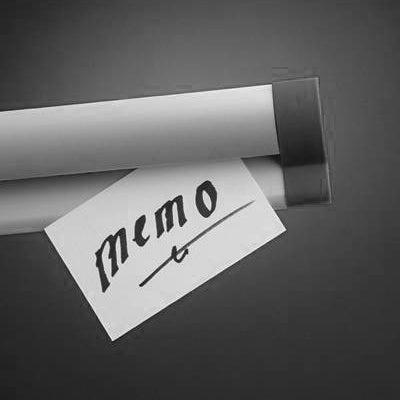 STAS paperrail é ideal para pendurar papel, desenhos e fotografias.